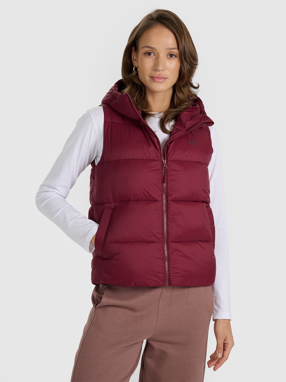 Moteriška berankovė striukė su sintetinių pūkų kamšalu - raudona