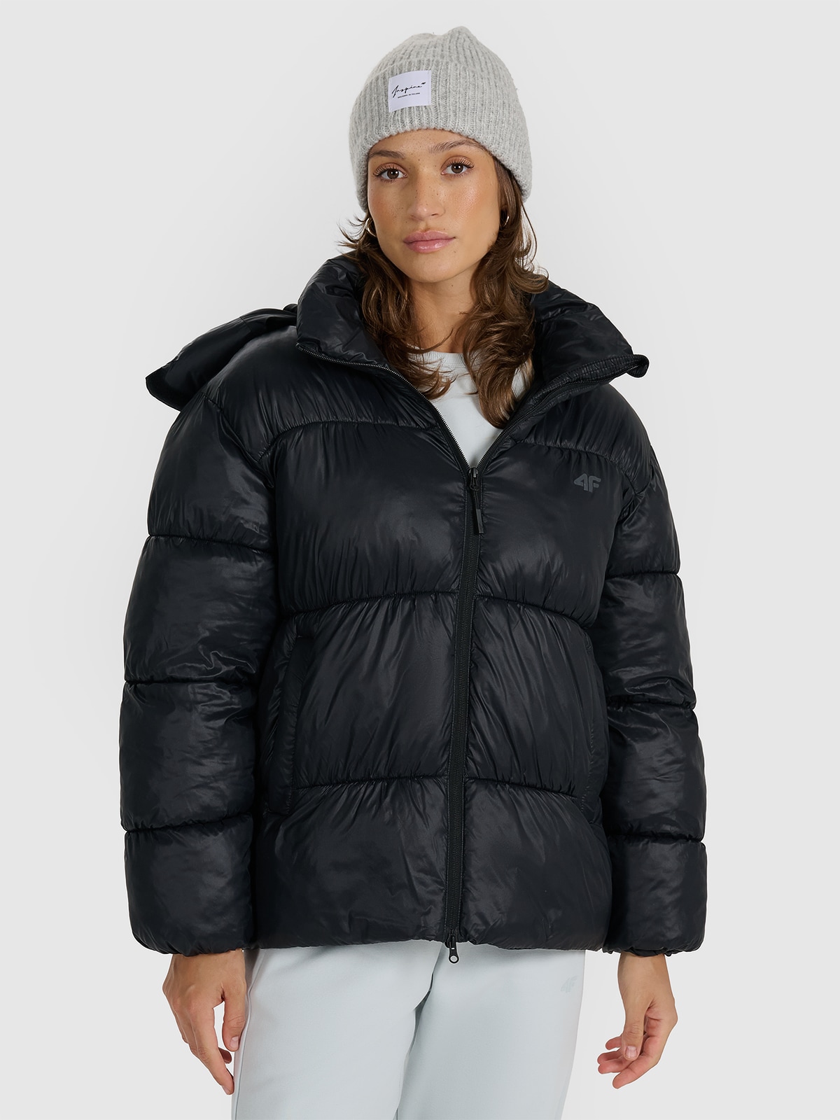 Moteriška striukė su sintetiniu pūkų kamšalu - juoda