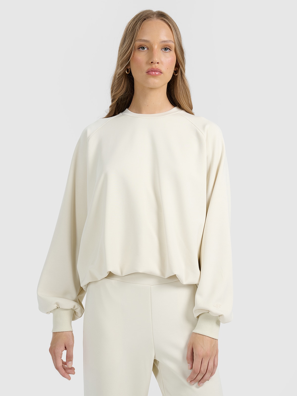 Moteriškas sportinis neatsegamas džemperis su modalio priemaiša - smėlio spalvos