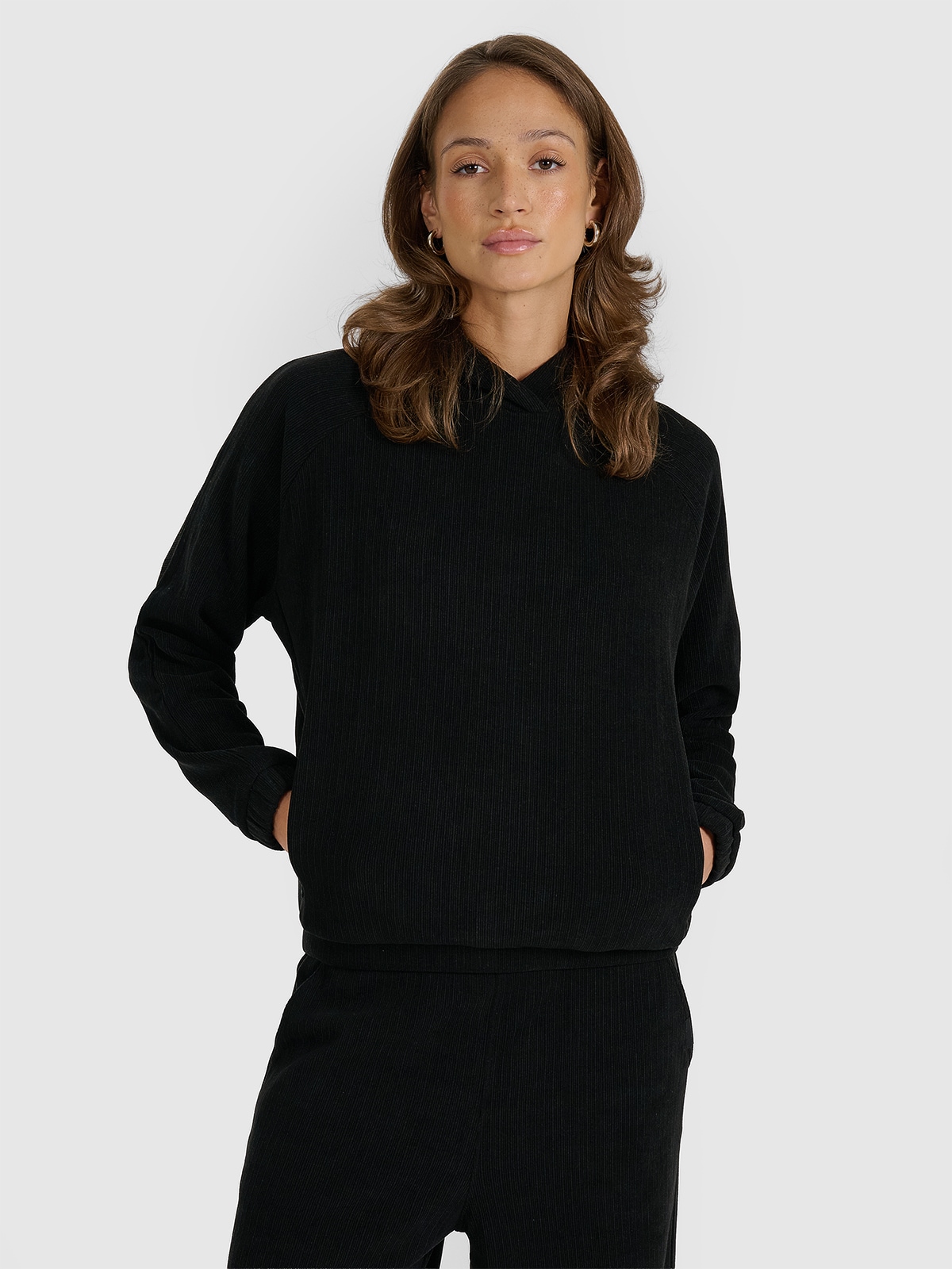 Moteriškas sportinis neatsegamas džemperis su gobtuvu - juodas