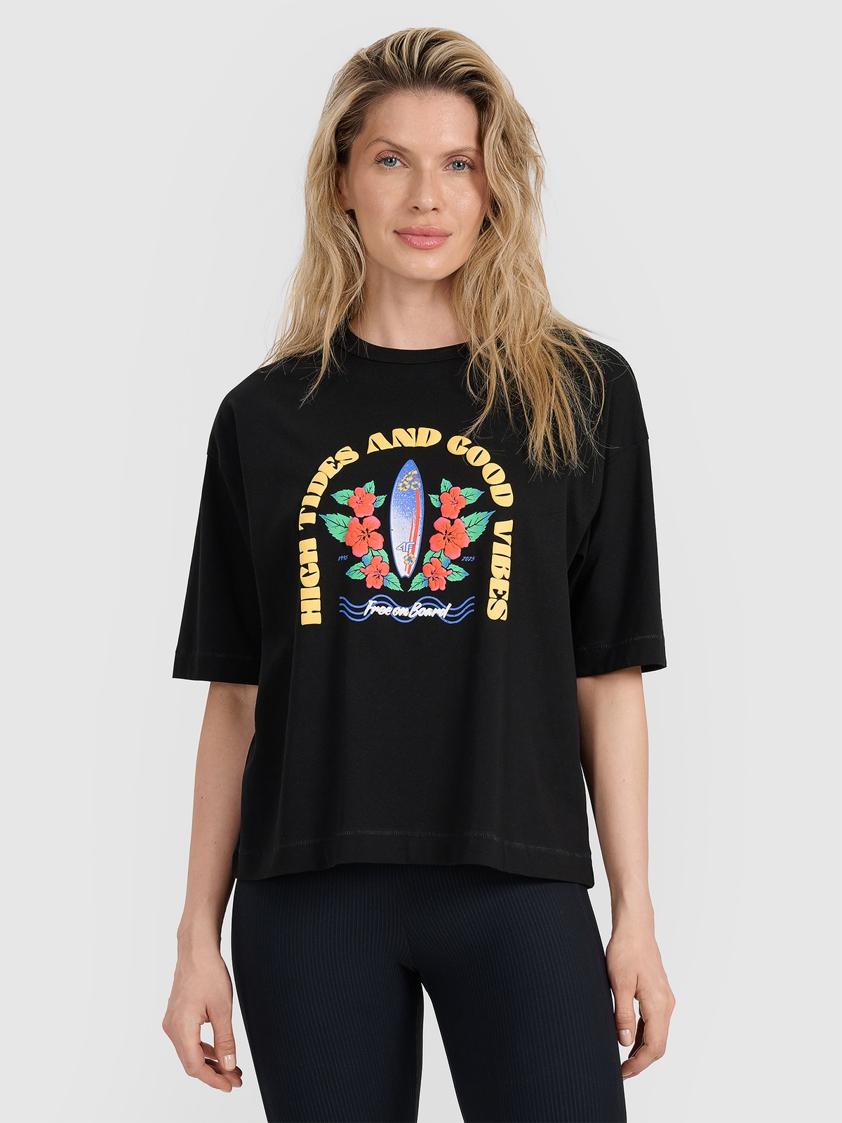 Moteriški T-shirt oversize marškinėliai su spauda - juodi