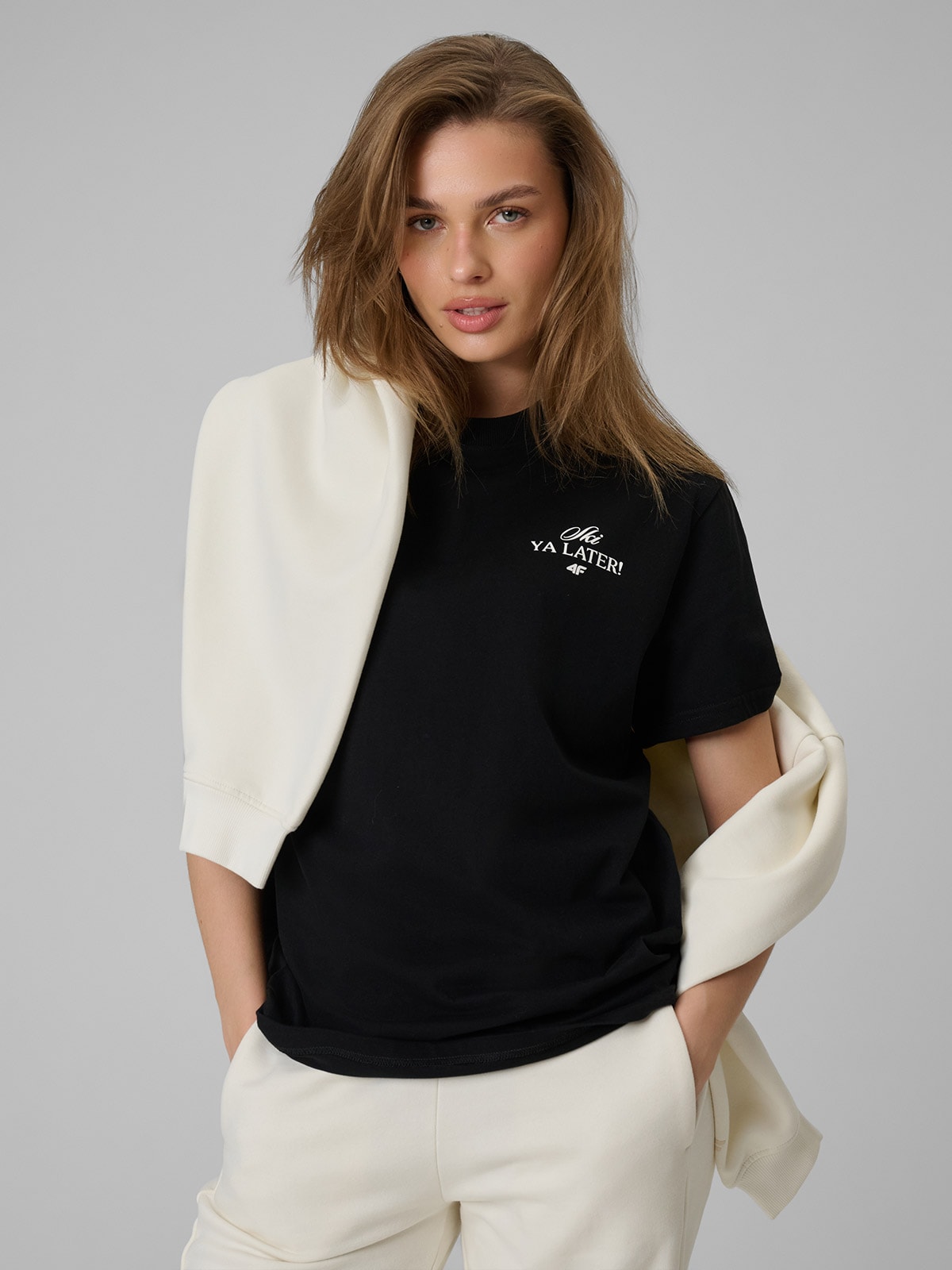 Moteriški T-shirt loose marškinėliai su spauda - juodi