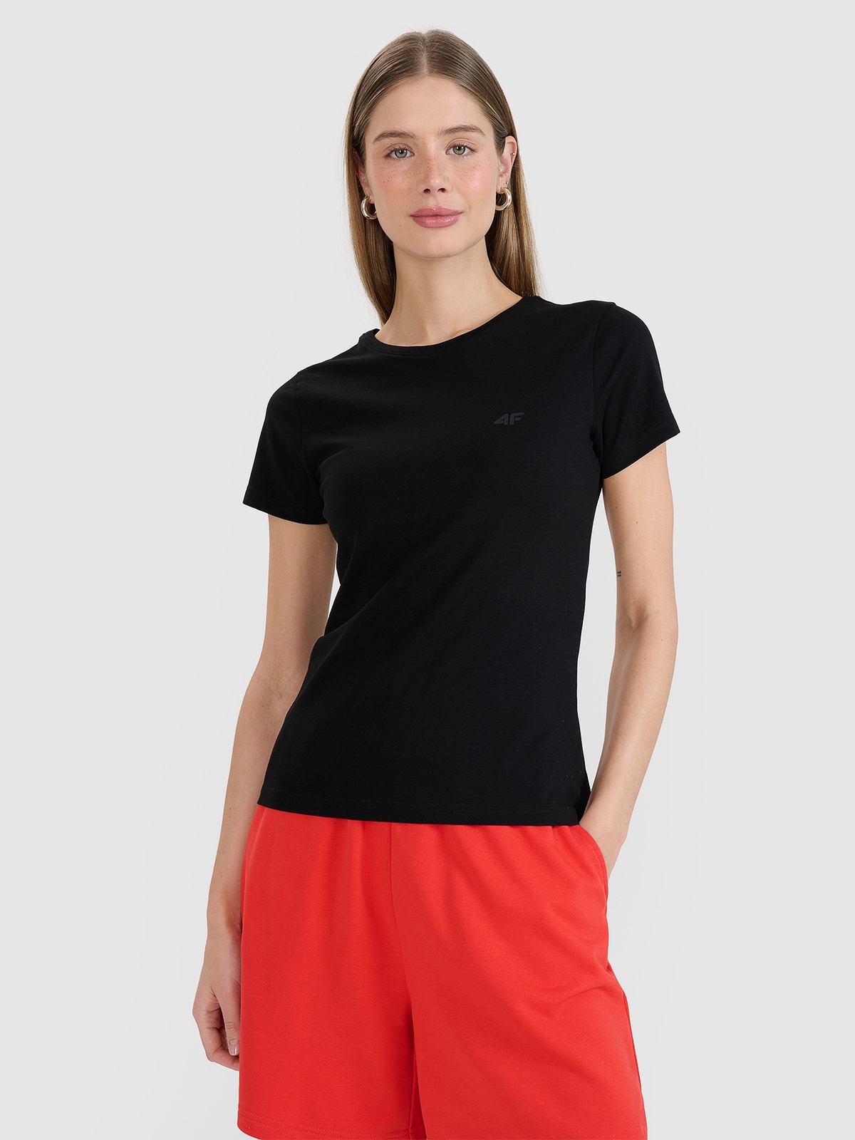 Moteriški T-shirt slim lygus marškinėliai - juodi