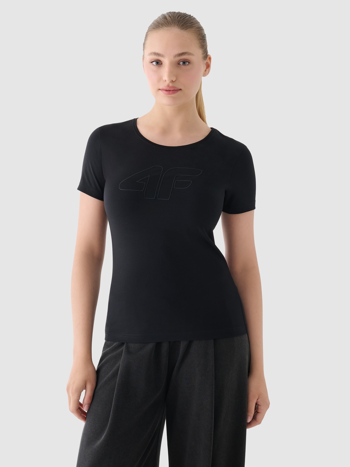 Moteriški T-shirt slim marškinėliai su spauda - juodi