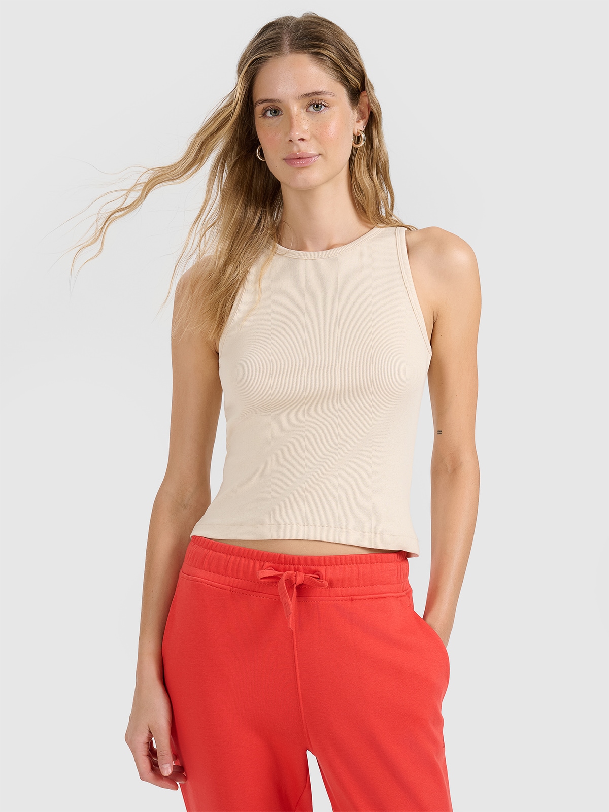 Moteriški Top slim lygūs marškinėliai - smėlio spalvos