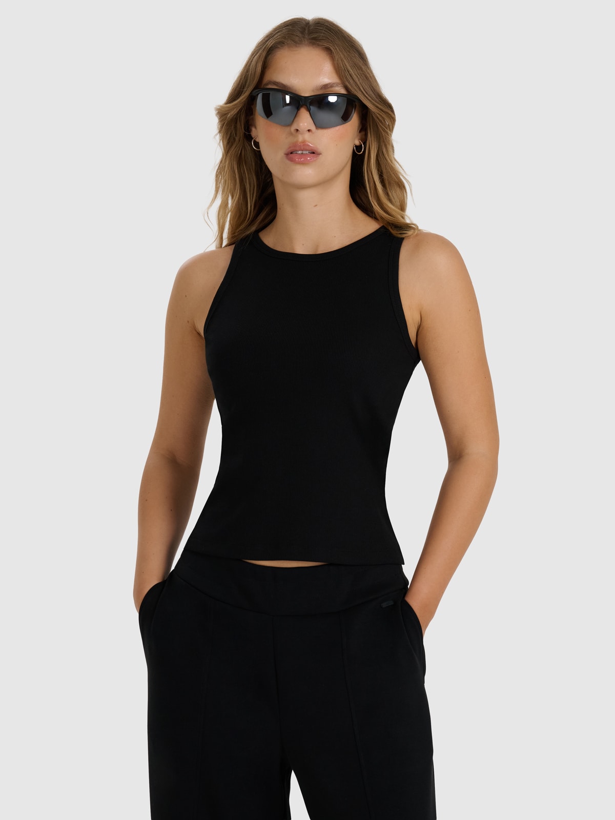 Moteriški Top slim lygus marškinėliai - juodi