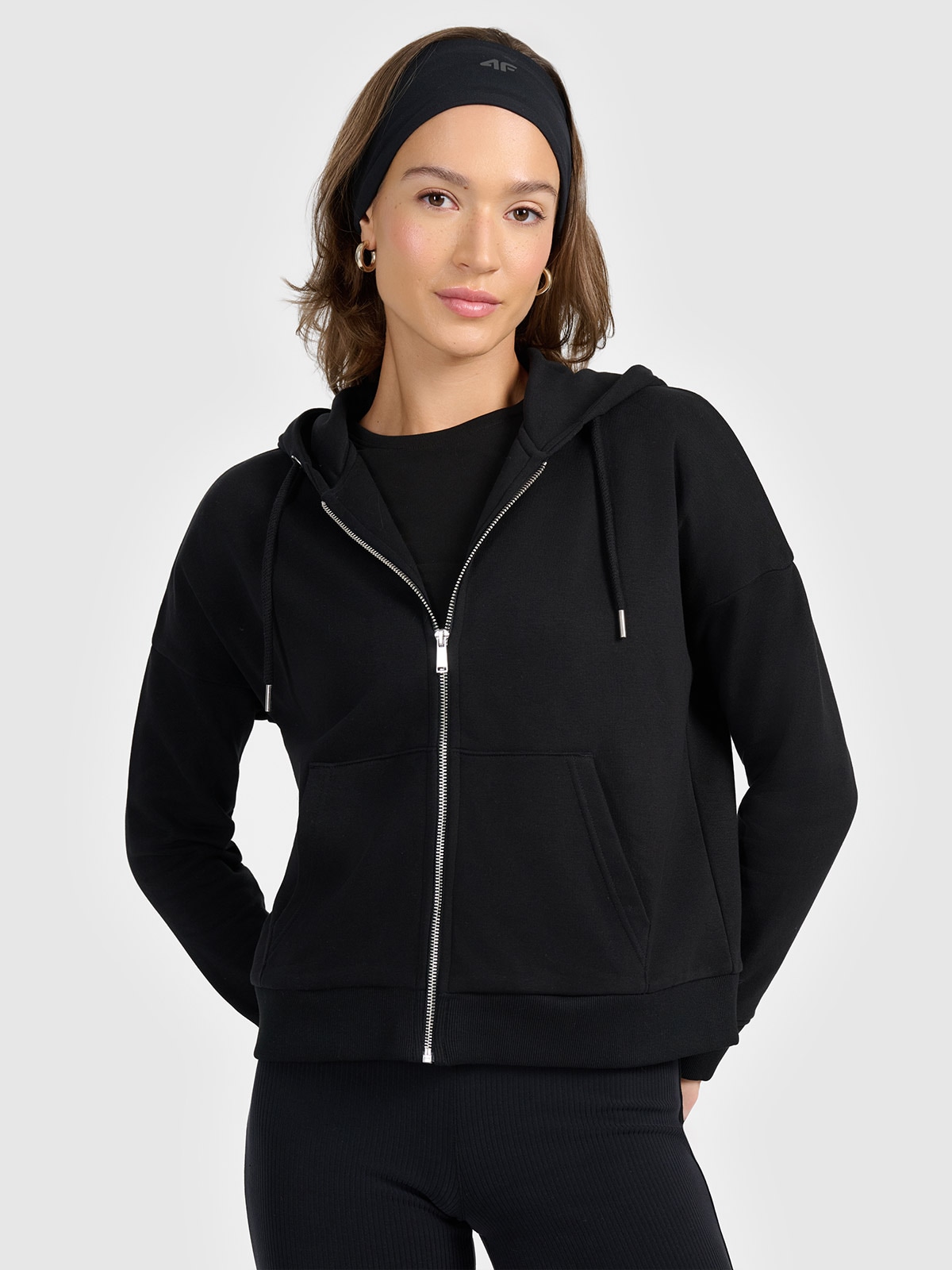 Moteriškas sportinis atsegamas džemperis su gobtuvu - juodas