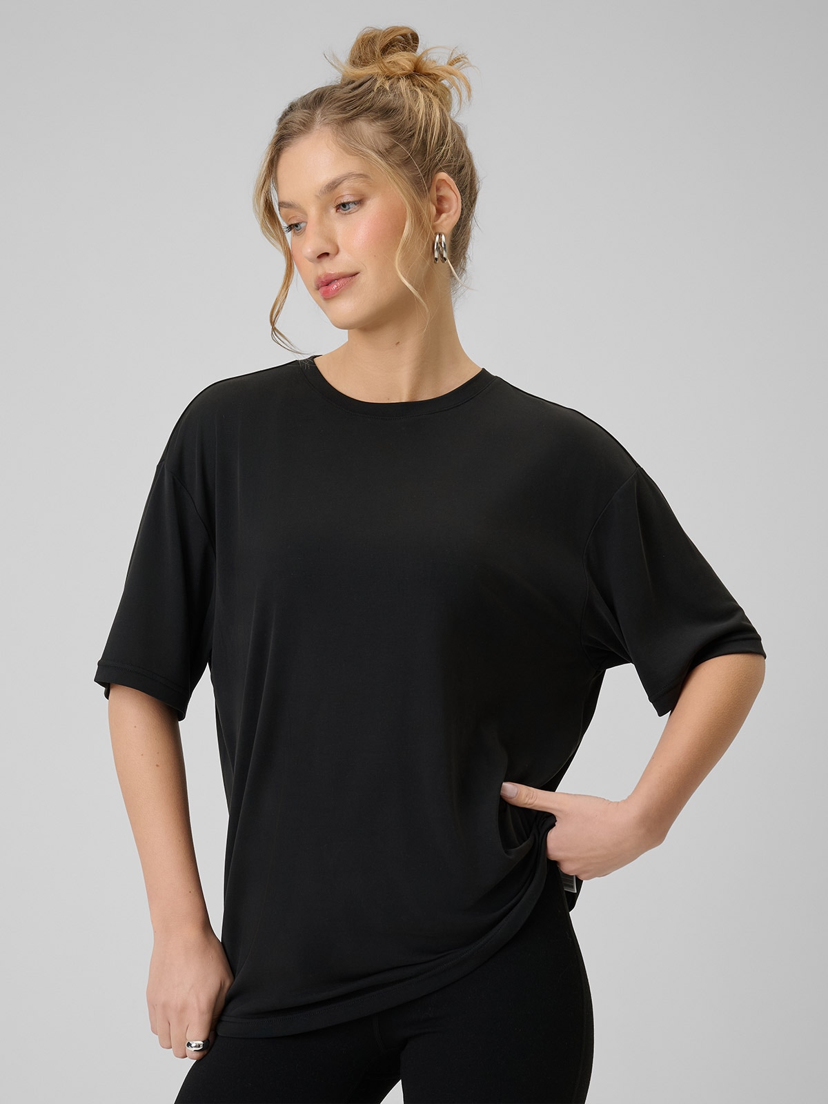 T-shirt loose su modalu moteriškas - juodas