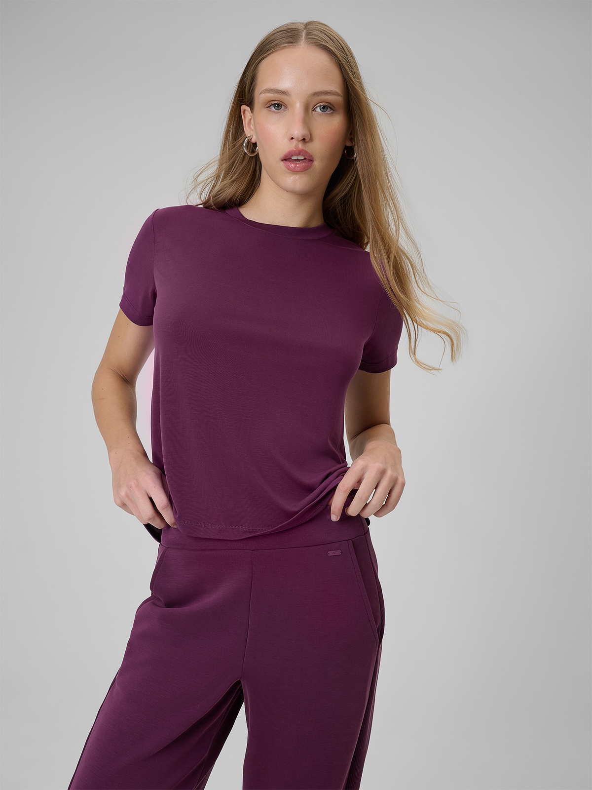 Moteriški regular marškinėliai be rašto - violetiniai