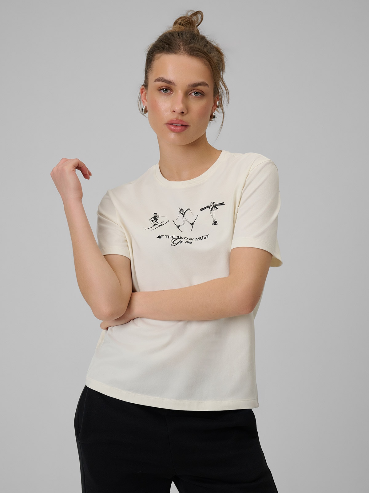 Moteriški T-shirt regular marškinėliai su spauda - smėlio spalvos