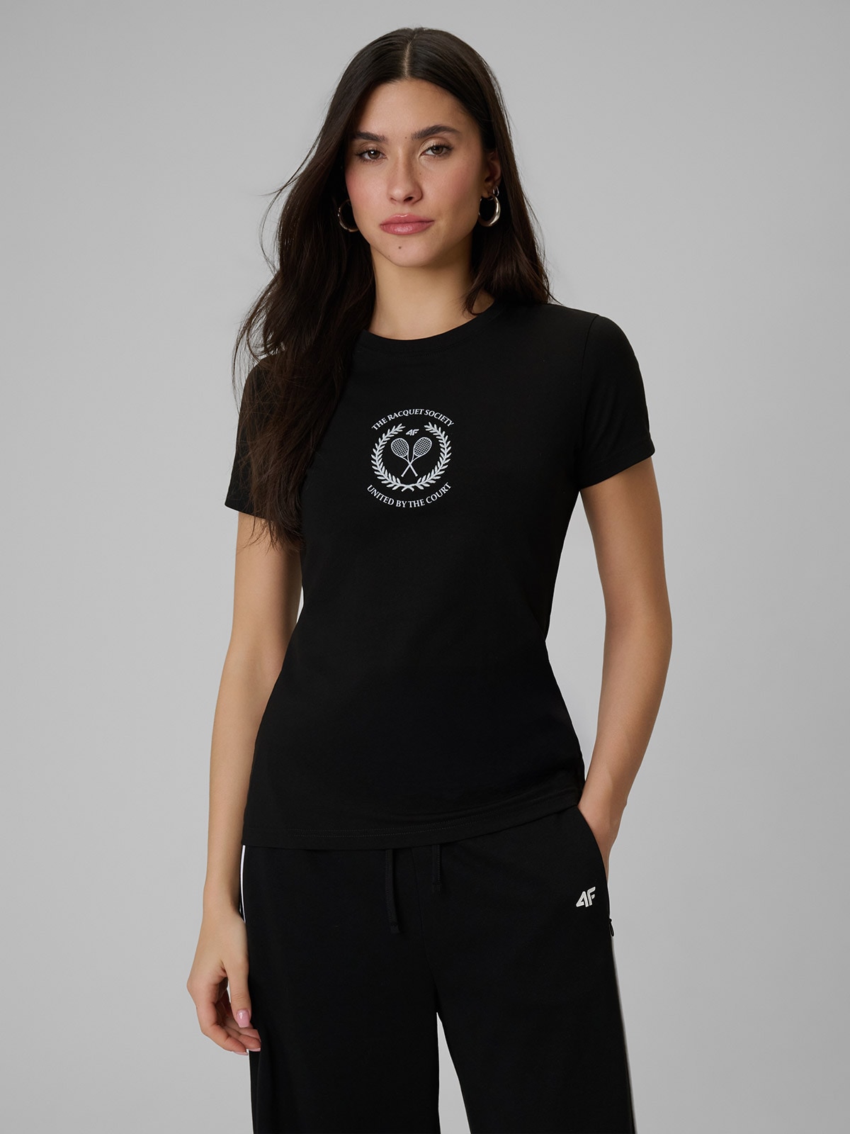 Moteriški T-shirt slim marškinėliai su spauda - juodi