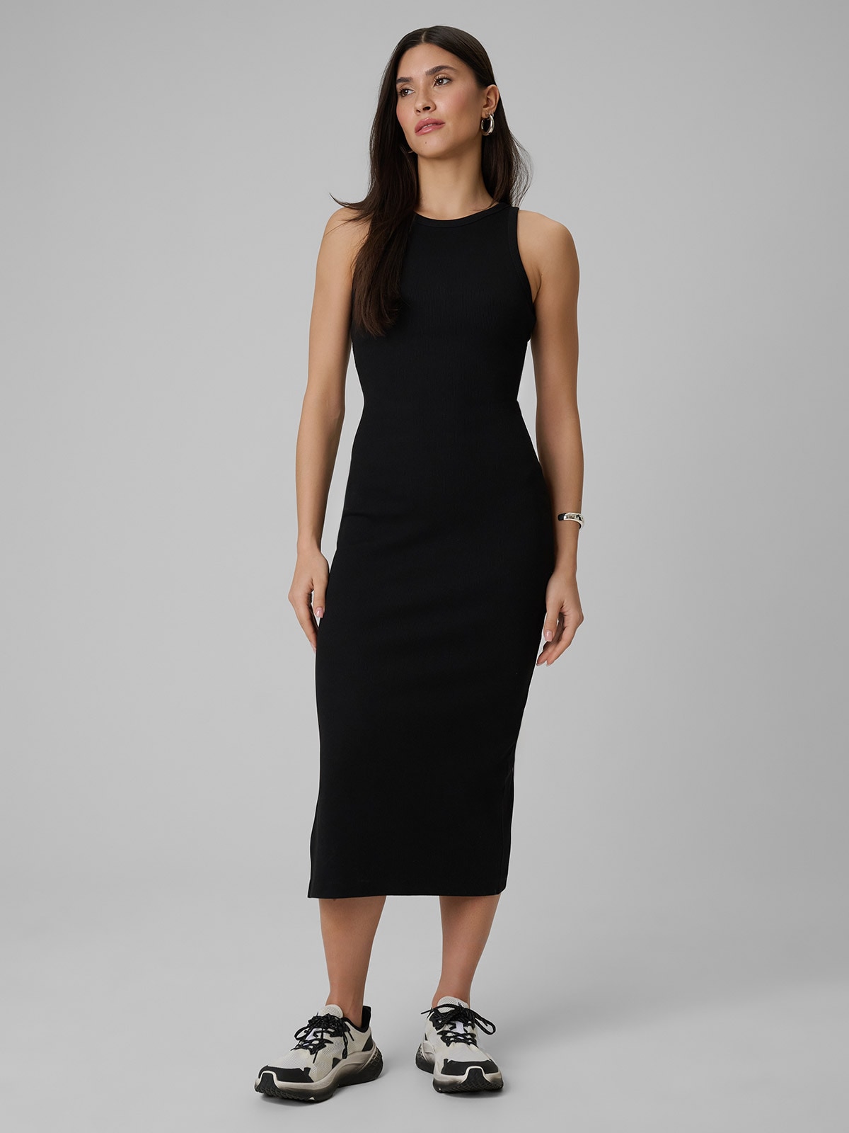 Moteriška suknelė iš dryžuoto audinio - juoda