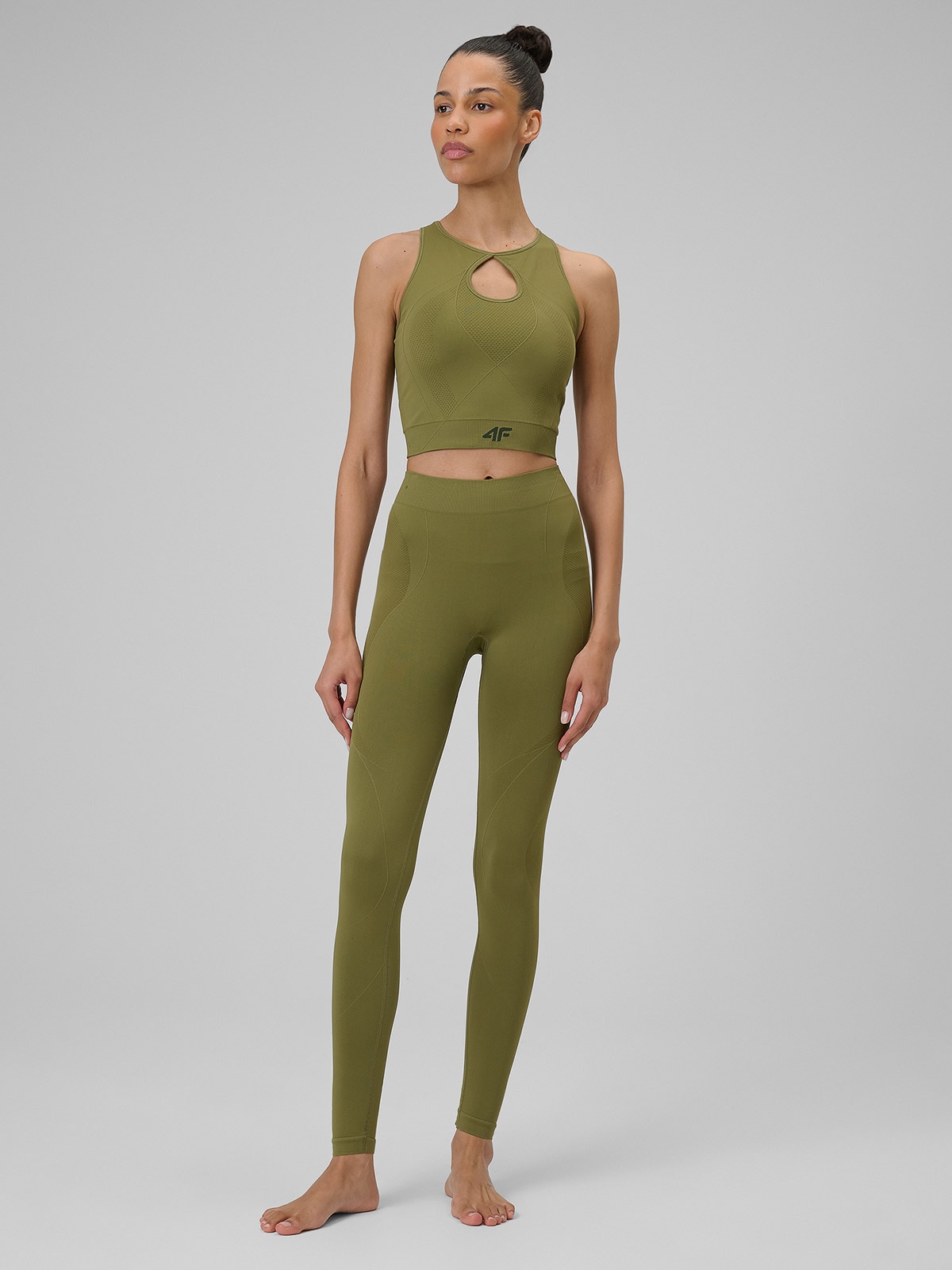 Besiūlės jogos tamprės moterims - alyvuogių