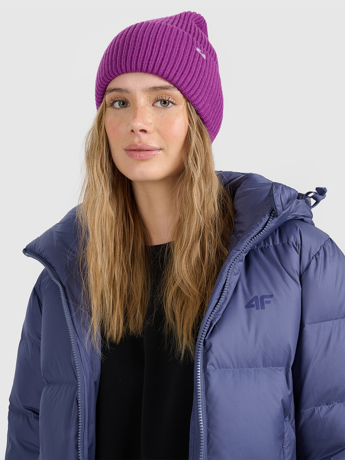 Moteriška beanie tipo kepurė - violetinė