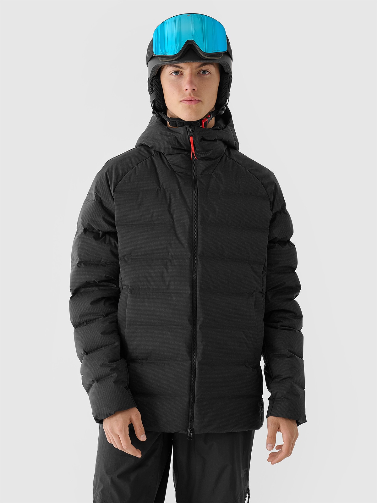 Vyriška žieminė striukė 4FPRO su natūraliu pūkų kamšalu ir Pertex 20000/20000 membrana - juoda