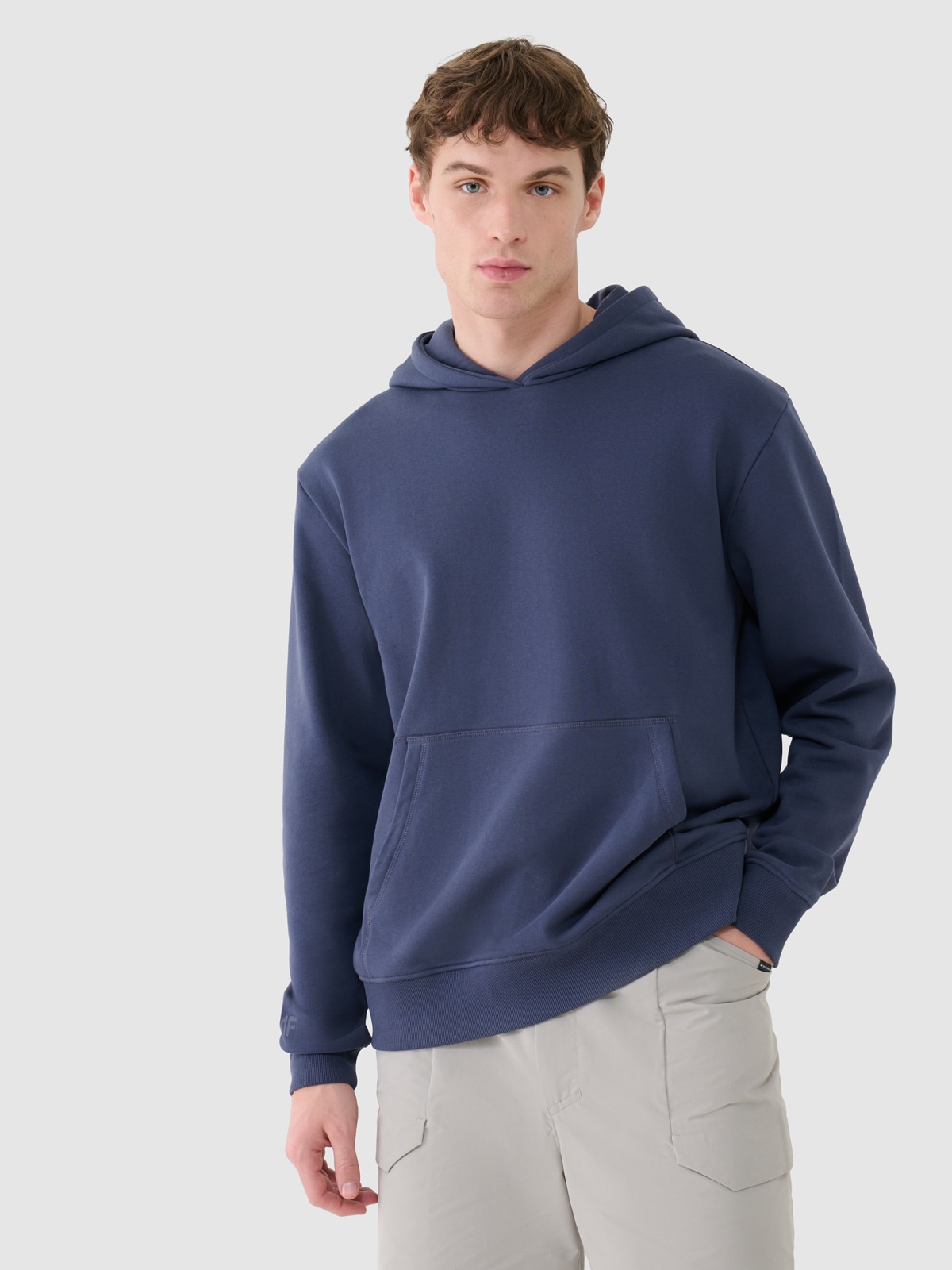 Vyriškas sportinis neatsegamas džemperis su gobtuvu - pilkas