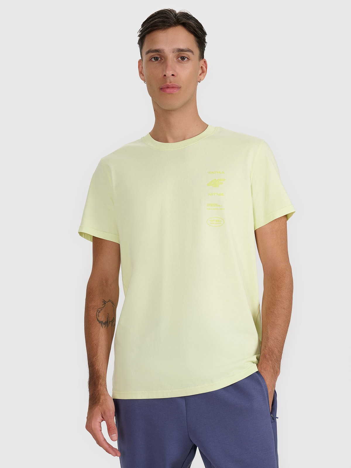 Vyriški T-shirt regular marškinėliai su spauda - geltonas