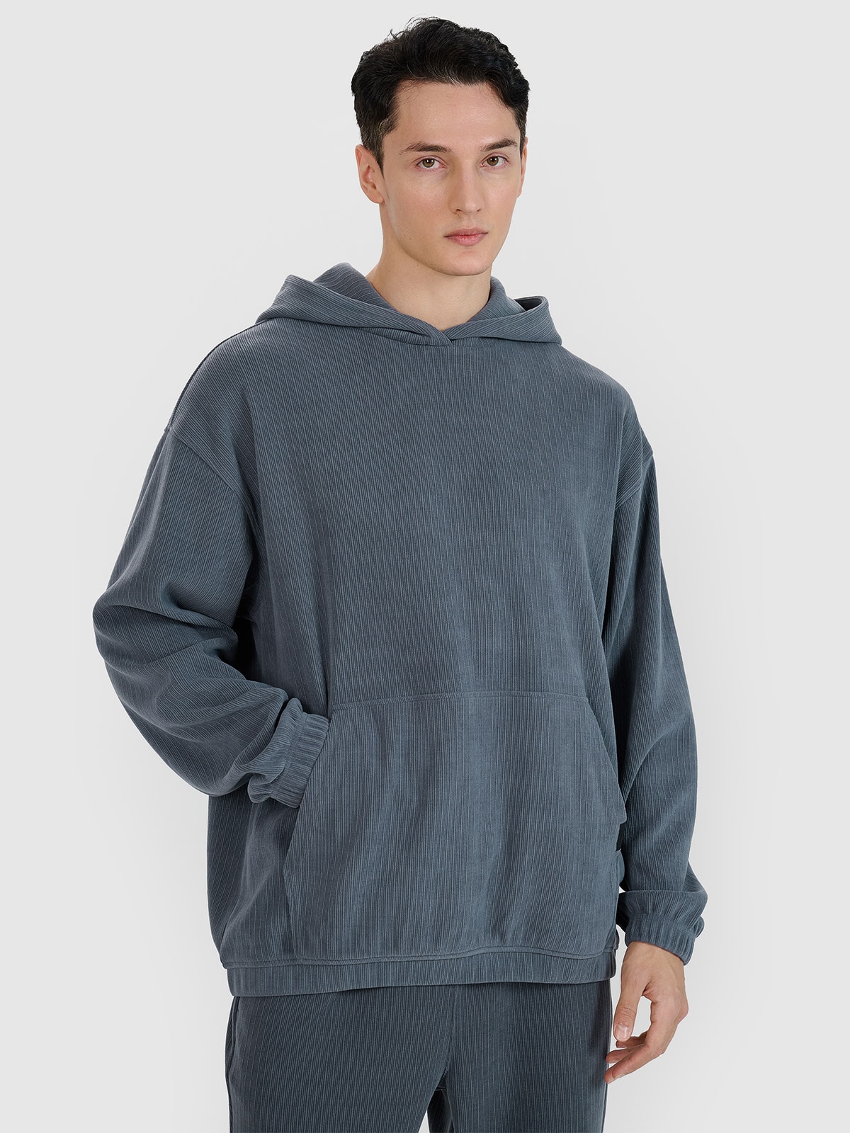 Vyriškas sportinis neatsegamas džemperis su gobtuvu - pilkas