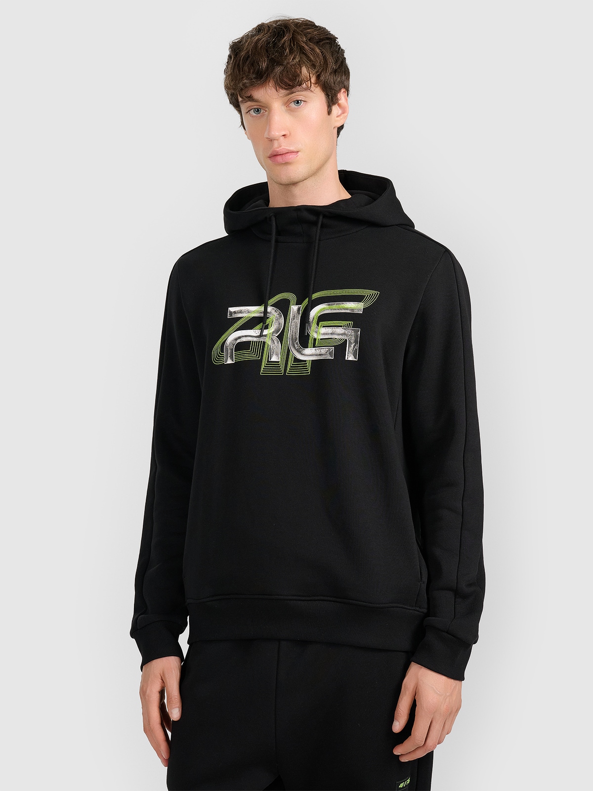 Vyriškas sportinis neatsegamas džemperis su gobtuvu 4F x Robert Lewandowski - juodas