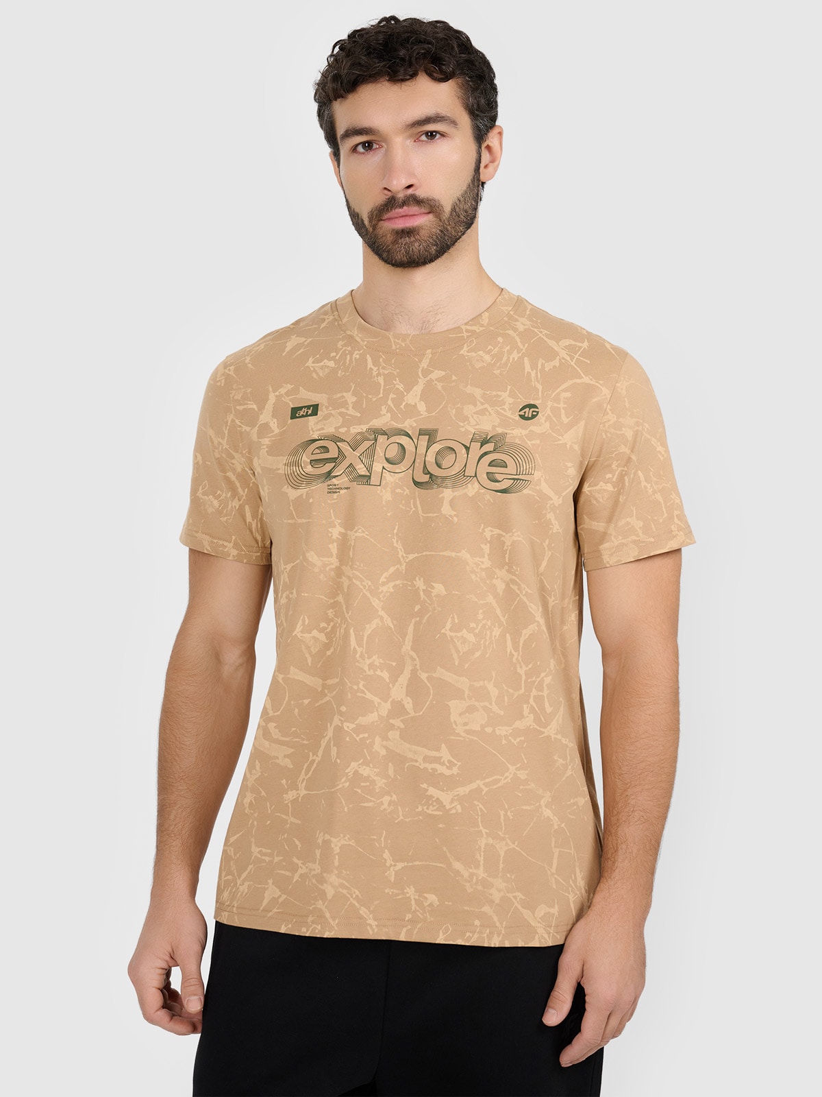 Vyriški T-shirt regular marškinėliai su spauda - smėlio spalvos