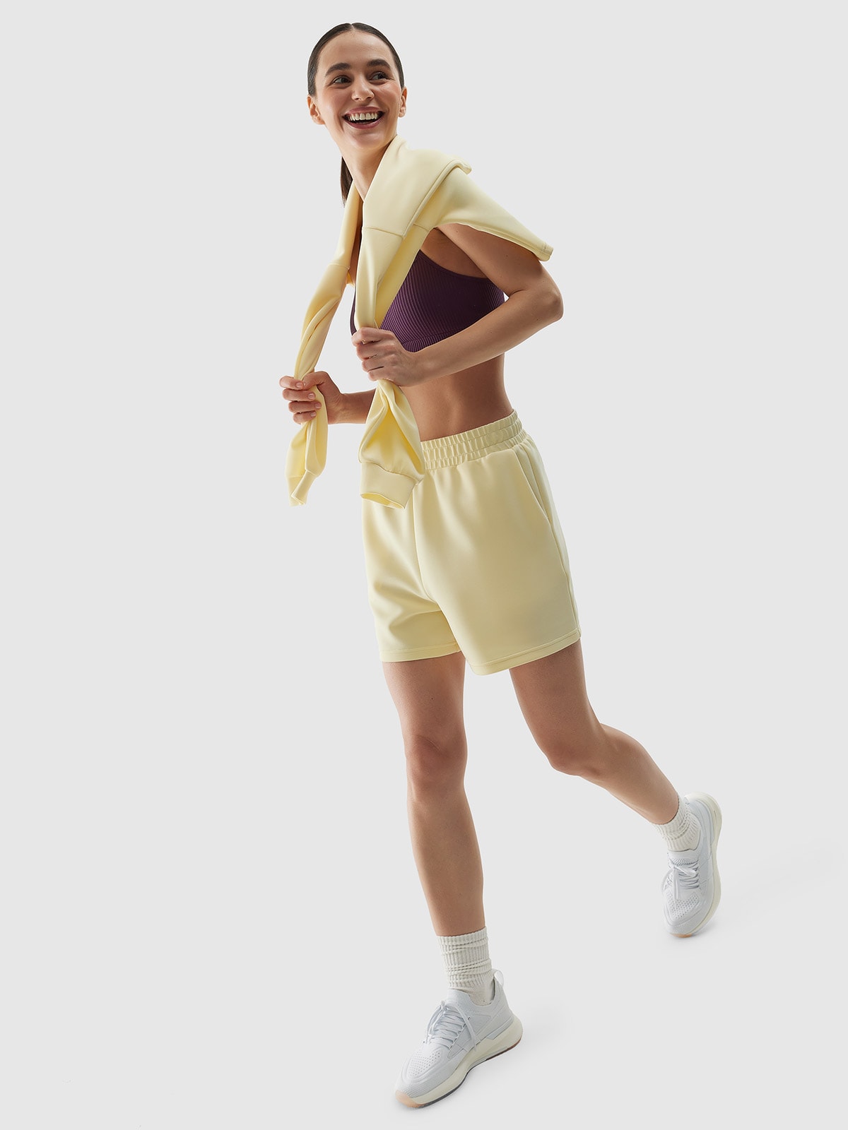 Moteriški sportiniai šortai su modalio priemaiša - geltoni