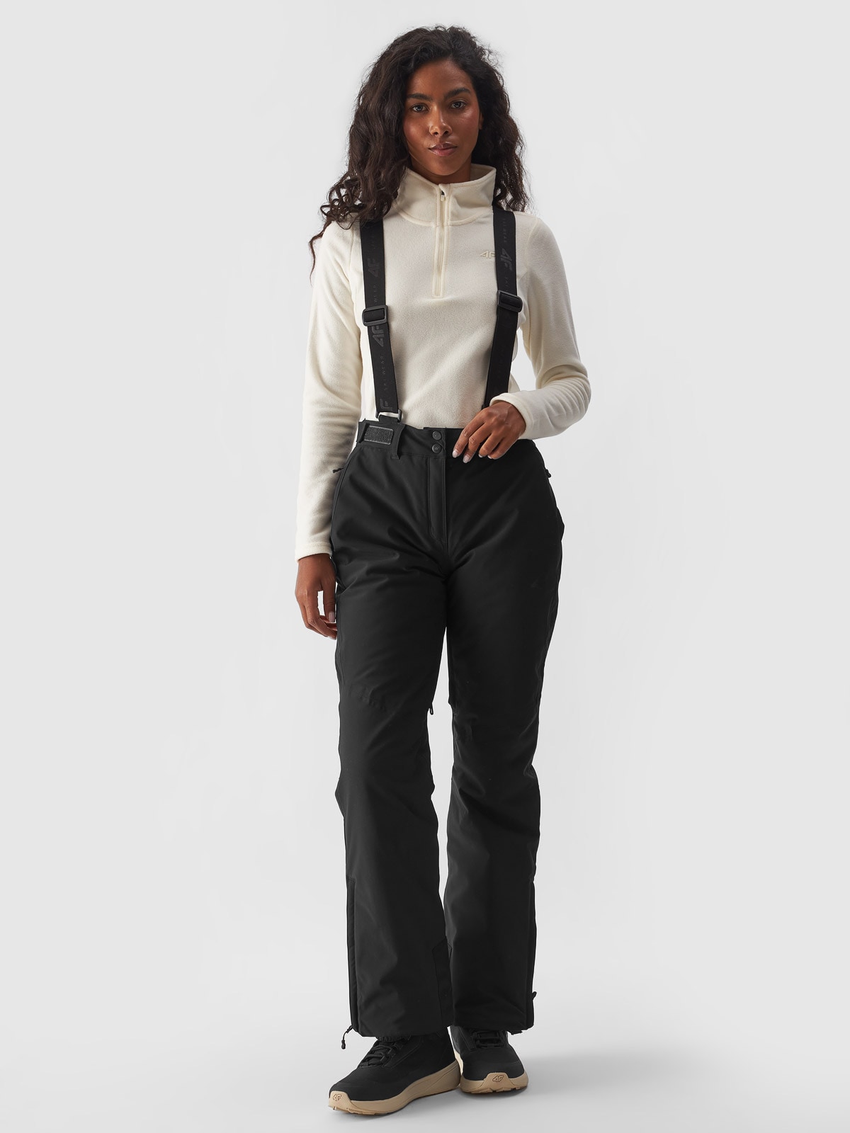 Moteriškos slidinėjimo kelnės su petnešomis 10000 membrana - juodos