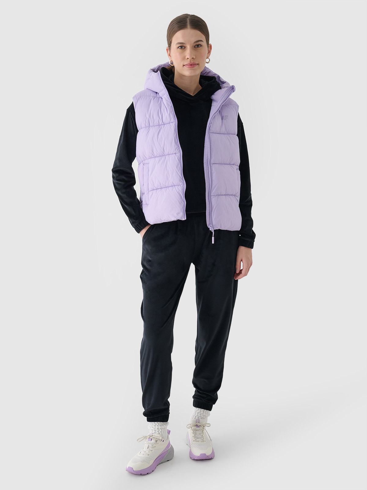 Moteriškos sportinės veliūrinės kelnės - juodos