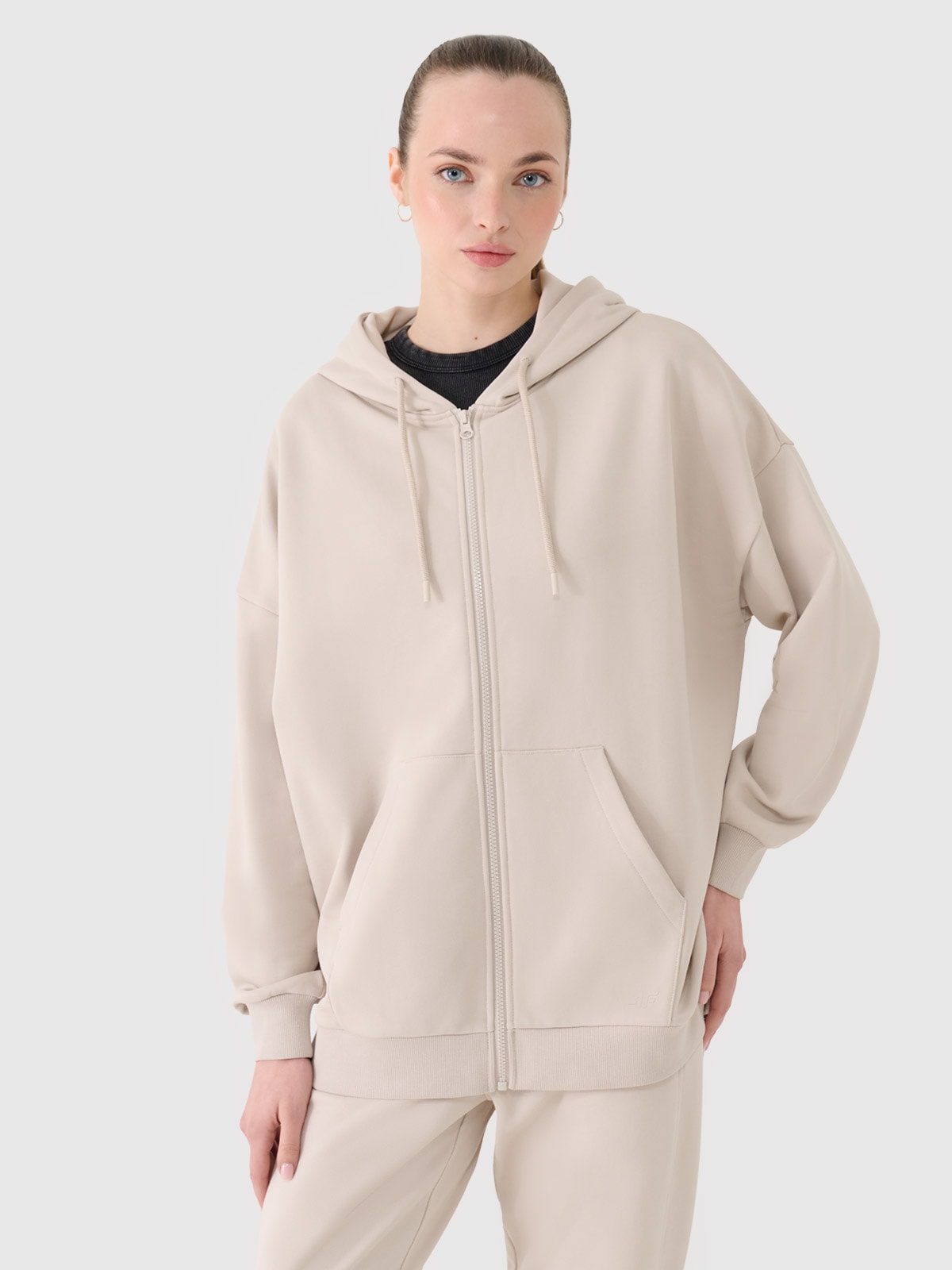 Moteriškas sportinis atsegamas džemperis su gobtuvu - smėlio spalvos