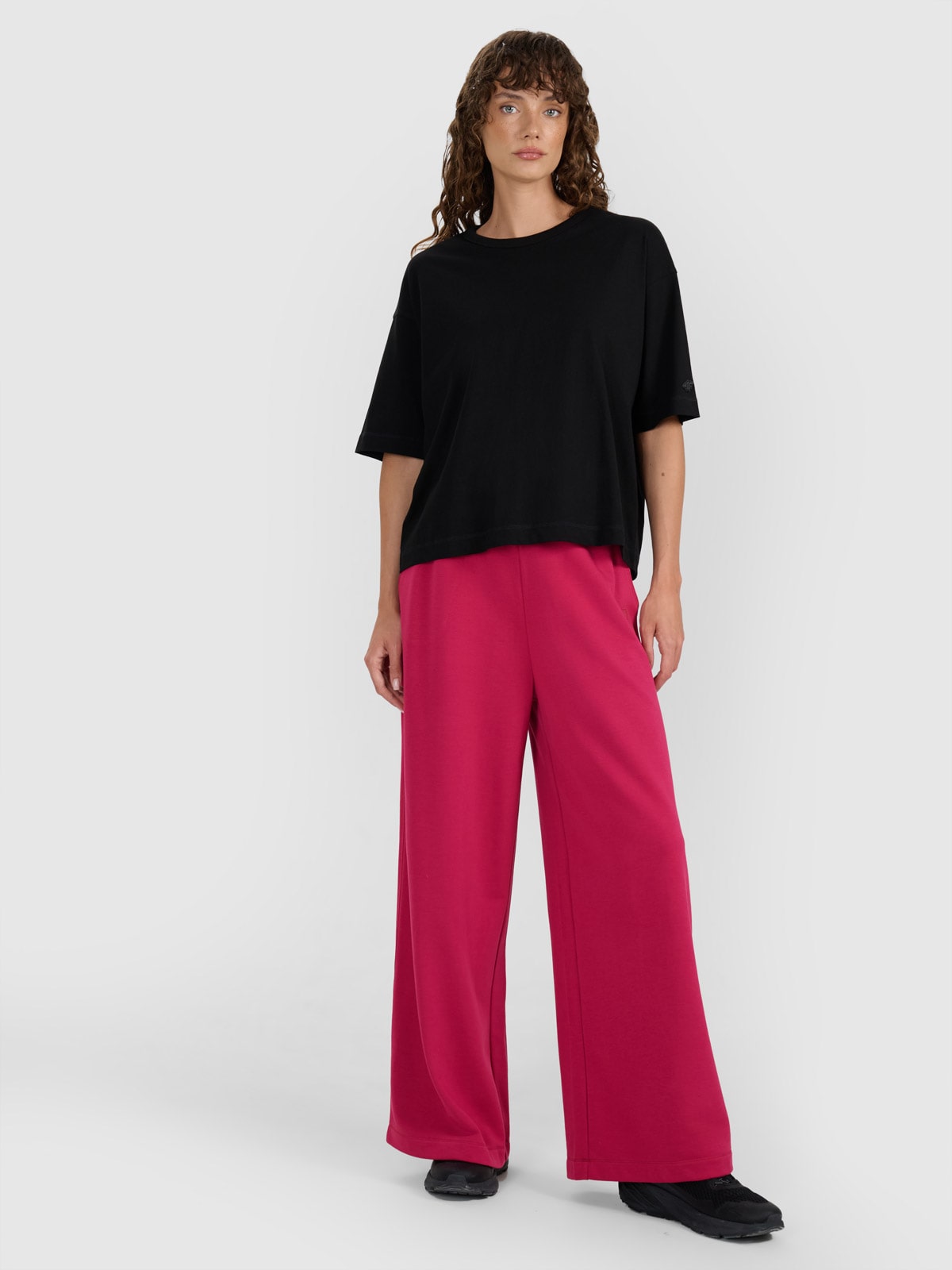 Moteriškos sportinės kelnės su plačiomis klešnėmis - rožinės