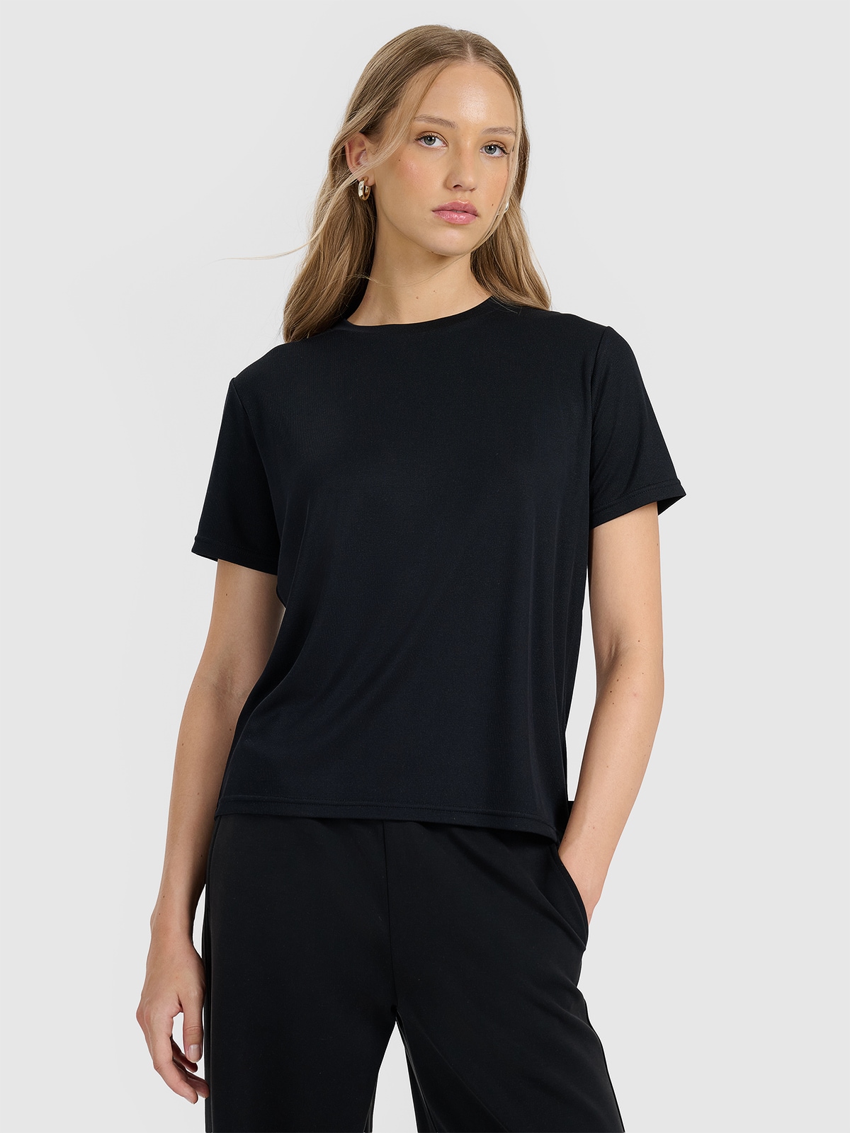 Moteriški T-shirt marškinėliai iš dryžuoto audinio su modaliu - juodi