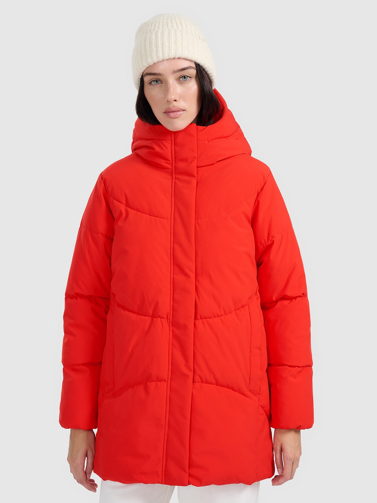 Moteriška striukė su sintetiniu kamšalu - raudona