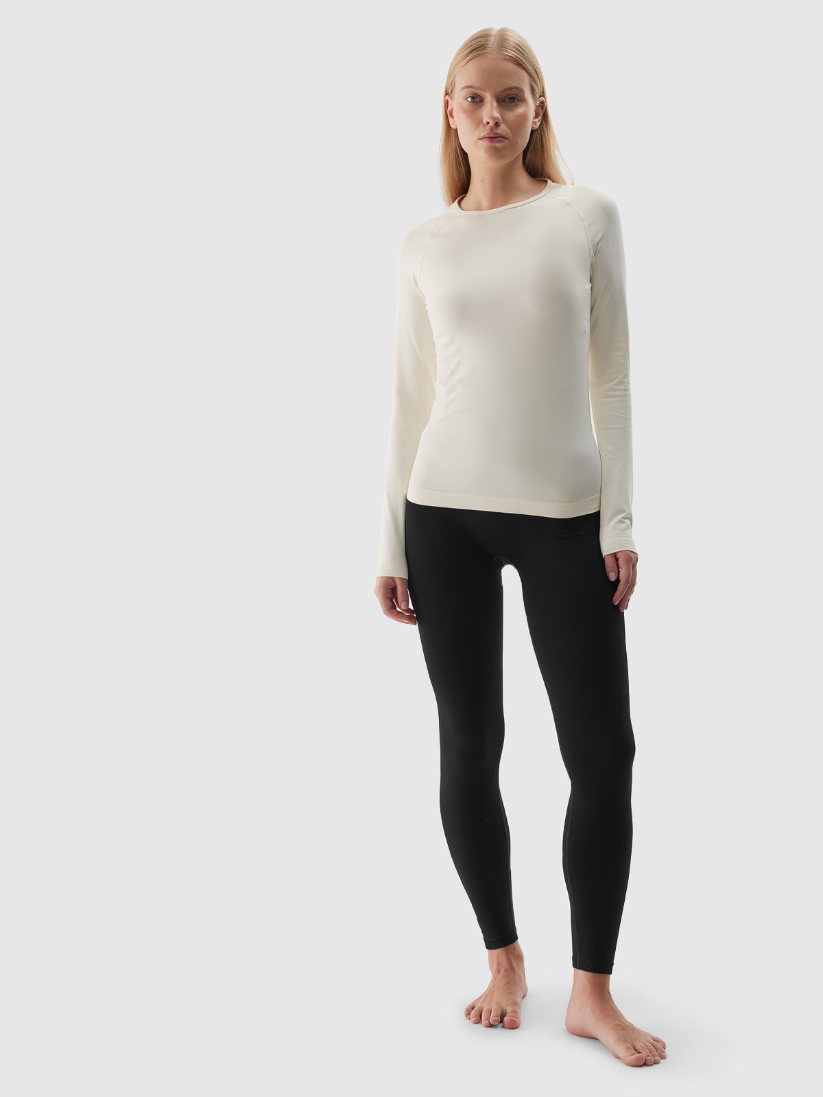 Moteriškas termoaktyvus besiūlis apatinis trikotažas (apačia) - juodas