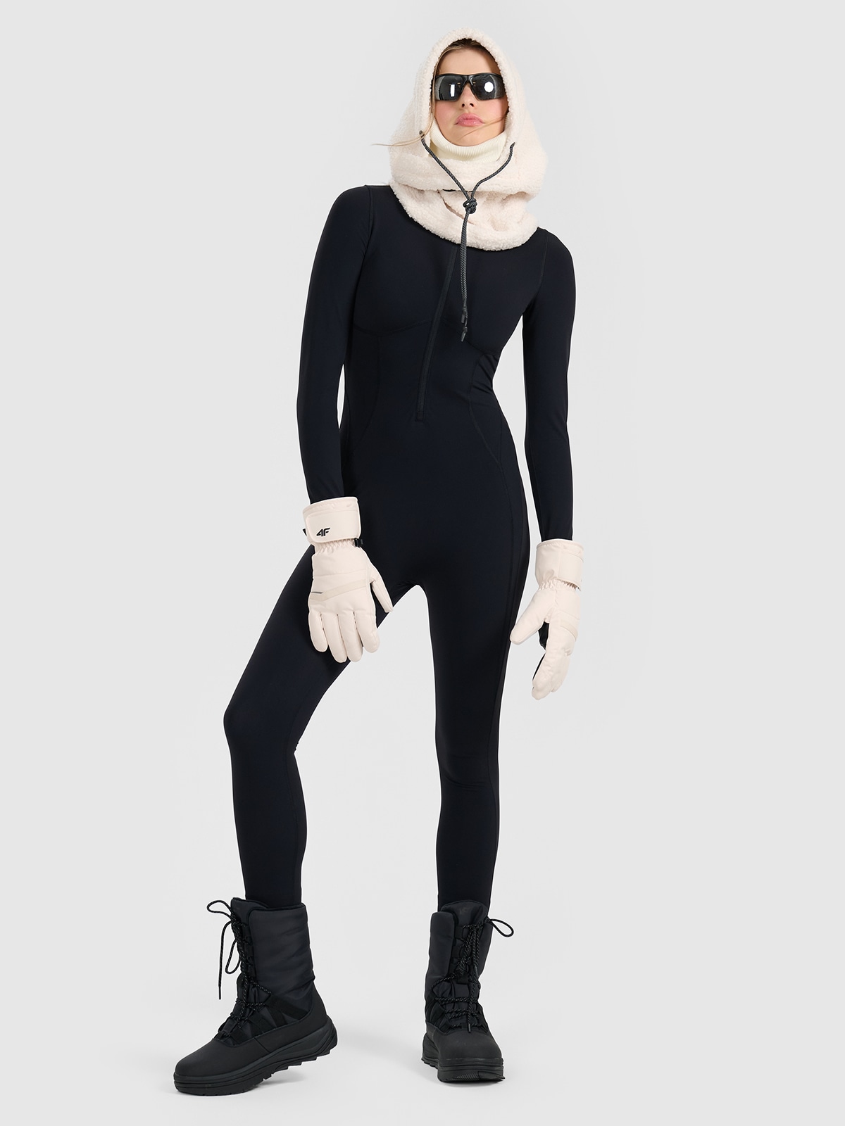 Moteriškas kombinezonas su ilgomis rankovėmis - juodas