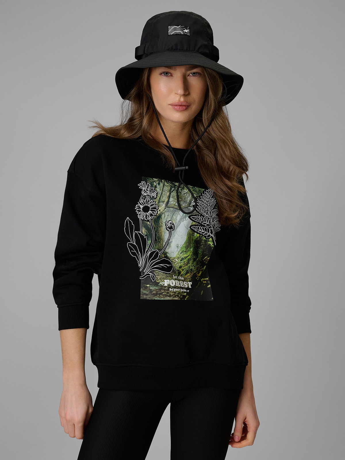 Moteriškas sportinis loose džemperis be gobtuvo - juodas