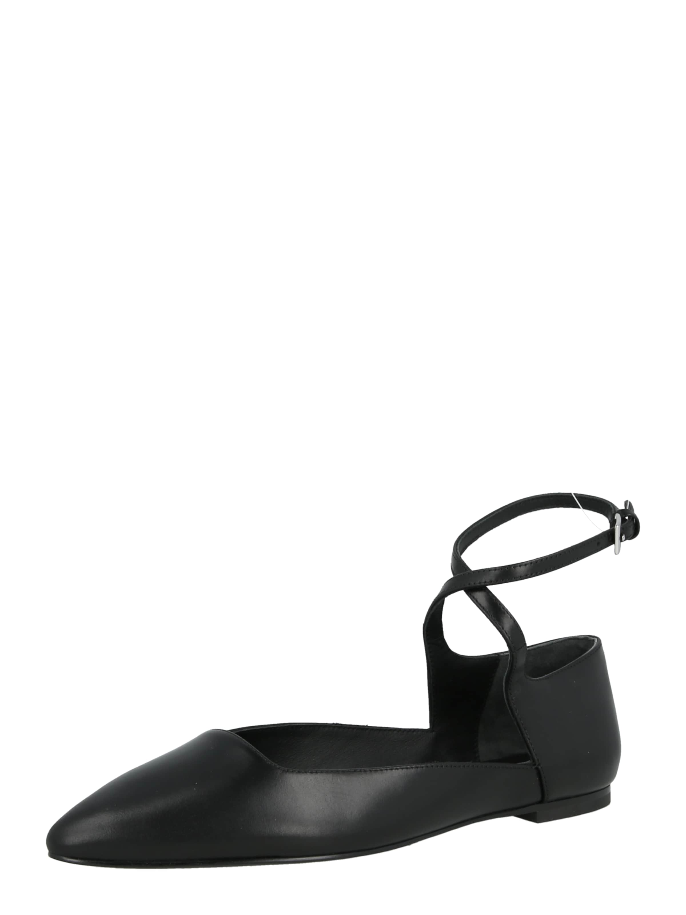 & OTHER STORIES Balerinos su dirželiais