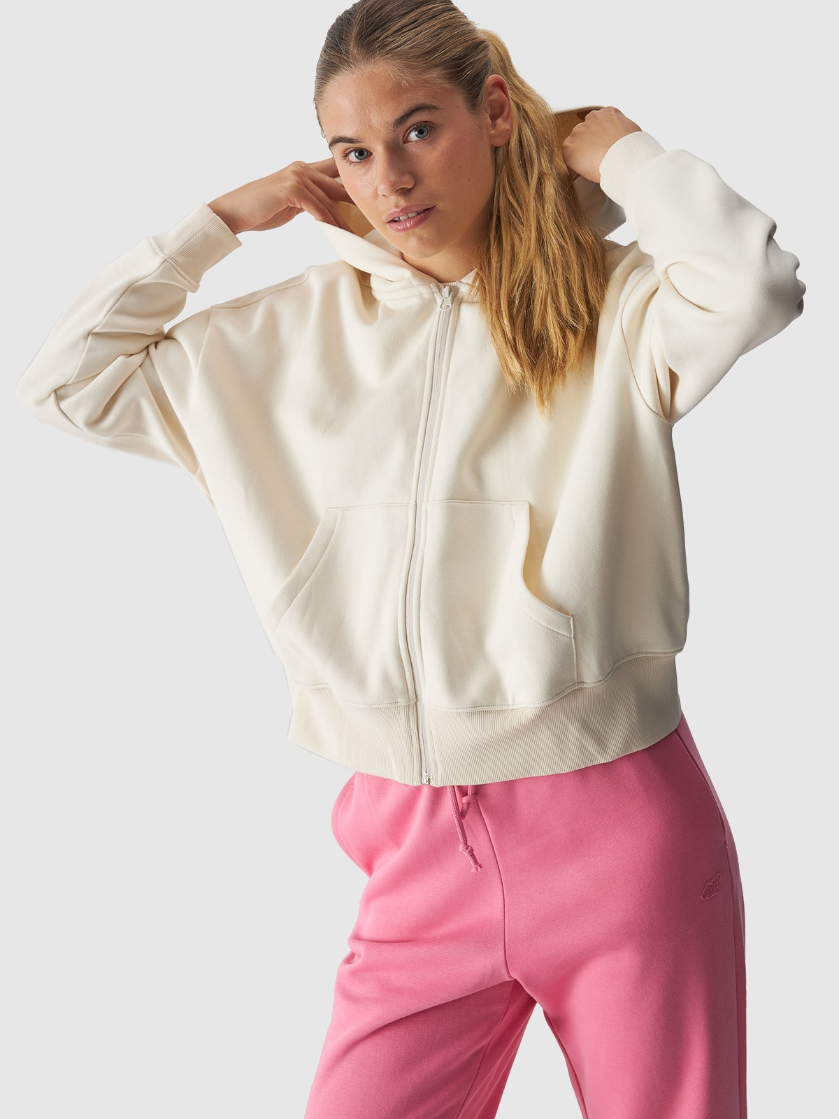 Moteriškas sportinis atsegamas džemperis su gobtuvu - smėlio spalvos