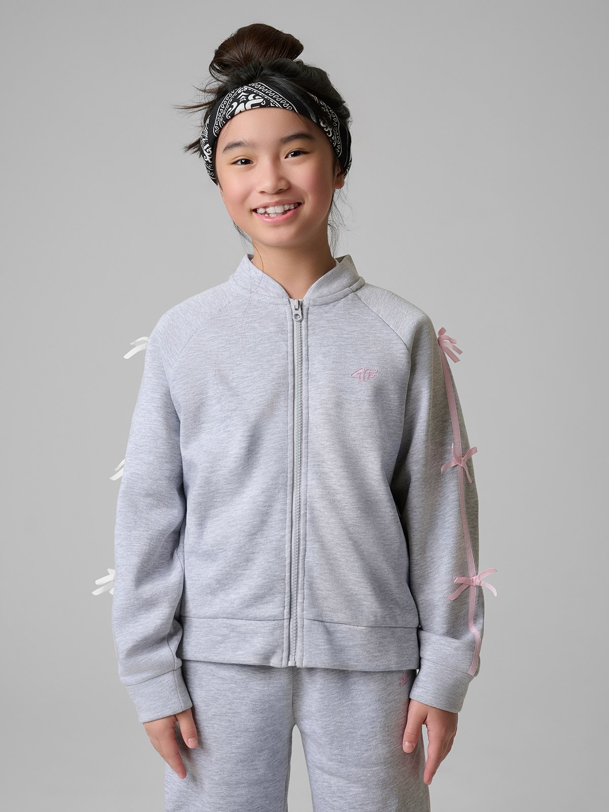 Sportinis loose džemperis be gobtuvo mergaitėms - pilkas