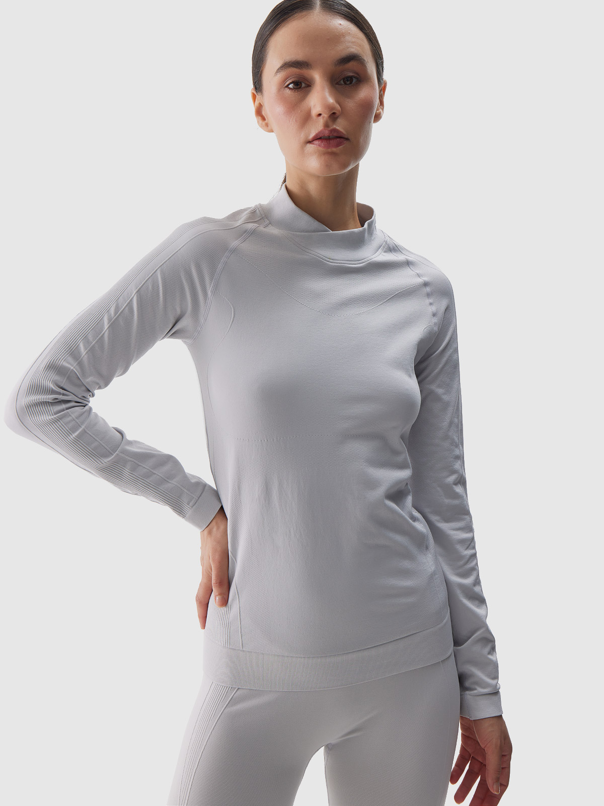 Moteriškas termoaktyvus besiūlis apatinis trikotažas (viršus) - pilkas