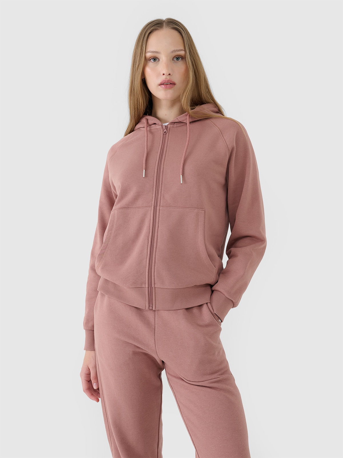 Moteriškas sportinis atsegamas džemperis su gobtuvu - rudas