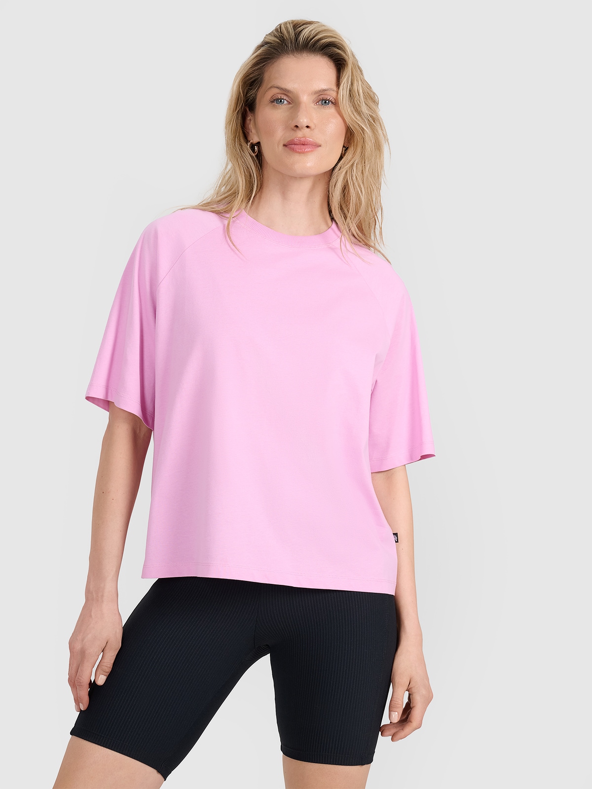Moteriški T-shirt oversize lygus marškinėliai - rožiniai