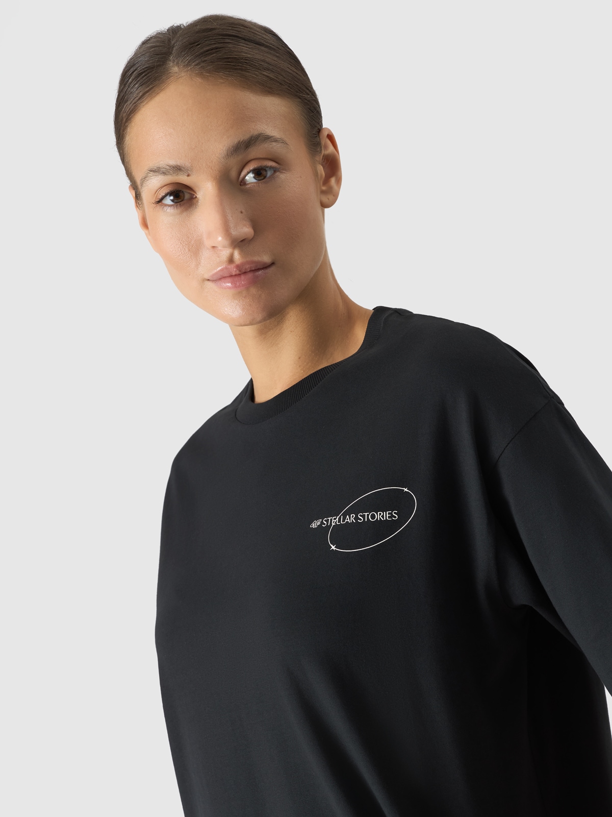 Moteriški T-shirt oversize marškinėliai su grafika - juodi
