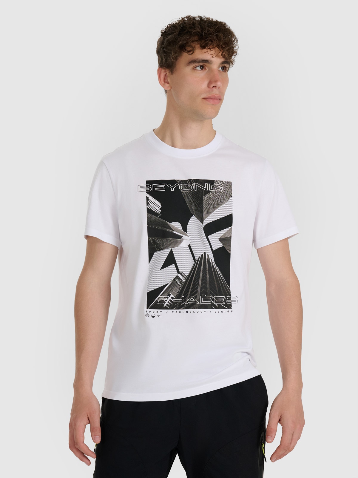 Vyriški T-shirt regular marškinėliai su spauda - balti