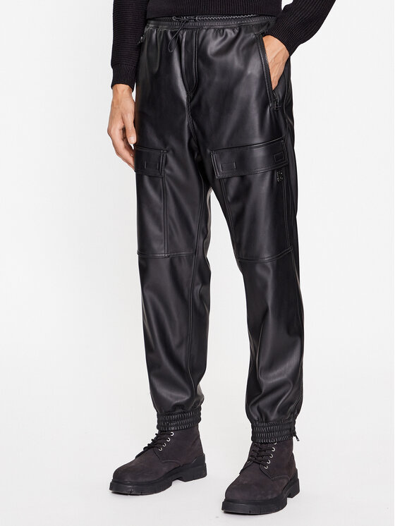 HUGO Dirbtinės odos kelnės · Juoda · Regular Fit