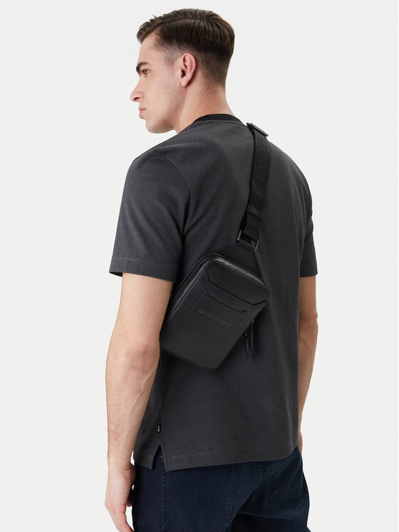 Emporio Armani Maža rankinė · Juoda