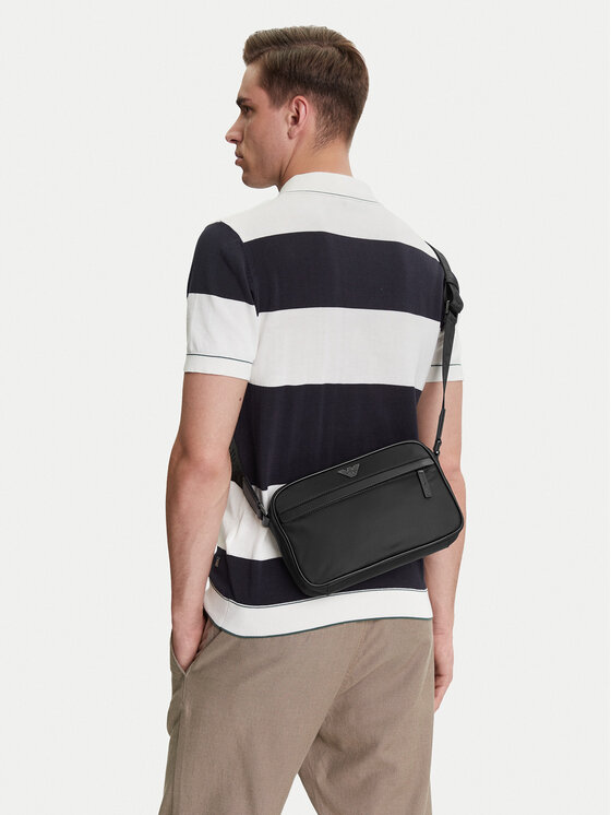 Emporio Armani Maža rankinė · Juoda