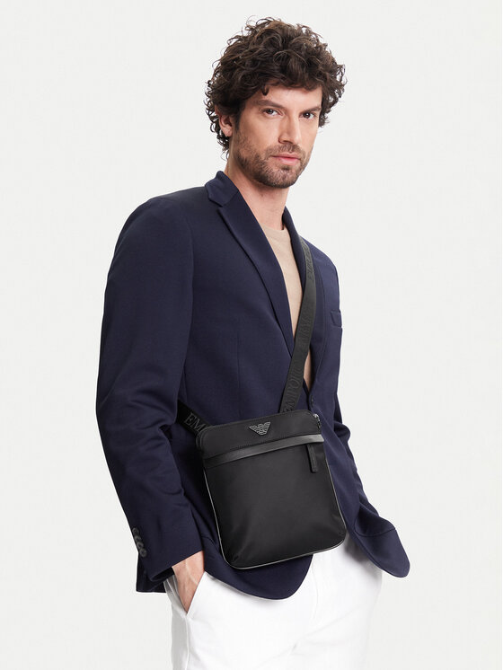 Emporio Armani Maža rankinė · Juoda