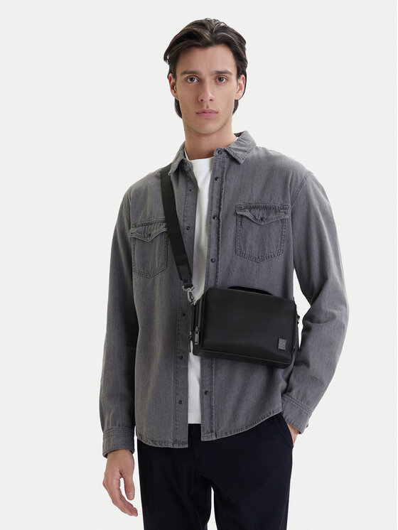 Calvin Klein Maža rankinė · Juoda