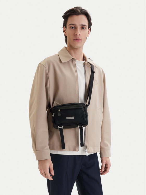 Calvin Klein Maža rankinė · Juoda