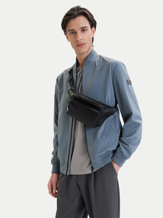 Calvin Klein Rankinė ant juosmens﻿ · Juoda