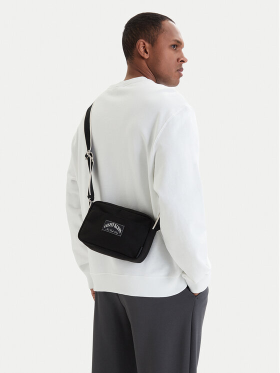 Calvin Klein Maža rankinė · Juoda